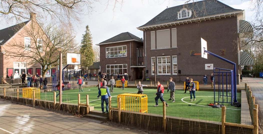 Straatvoetballers openen groene 'beweegpleinen'