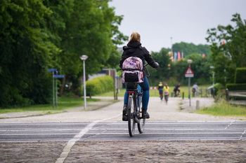 lopend of op de fiets naar school