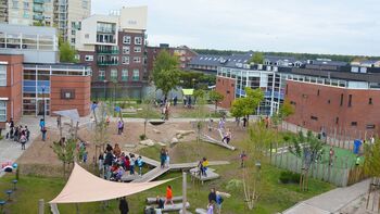 groenblauw schoolplein