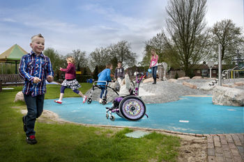 Geen enkel gehandicapt kind zou alleen moeten spelen