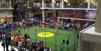 Emma Kinderziekenhuis primeur met mobiel Cruyff Court