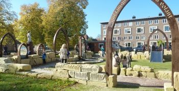 Op Locatie bij speeltuin Het Kloosterplantsoen