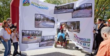 Samen spelen in toegankelijke speeltuin Reijeroord