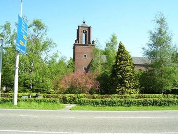 Speelbos bij kerk in Hulten