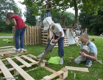 Hutten bouwen; in Aken kan het wel