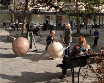 Toverlantaarn en planeten op nieuw C. Huygensplein