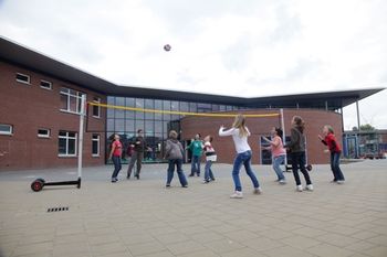 Kinderen bewegen meer op het schoolplein