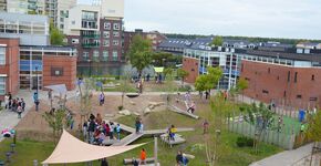 groenblauw schoolplein